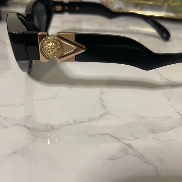 Brand new versace sunglasses - Picture 2 of 7